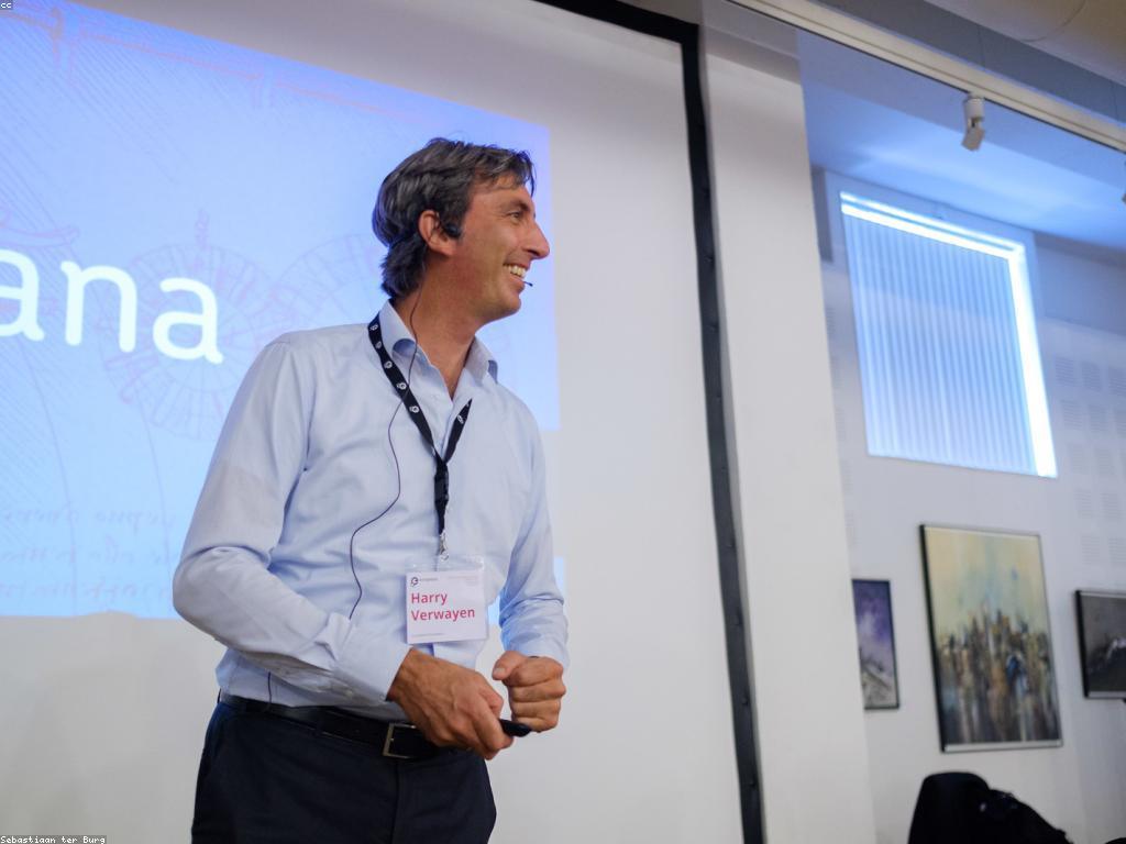 សង្គមនិងមនុស្ស: ការយល់ដឹងអំពីអត្តសញ្ញាណនិងសង្គម